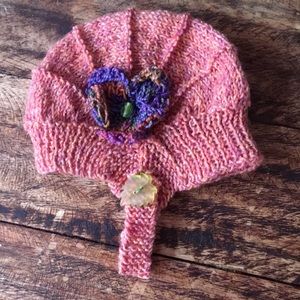 Newborn knit bonnet